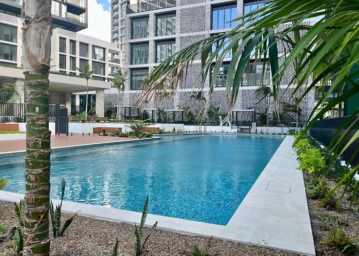 Luxury Poolside 2 Bedroom Apt In Olympic Park