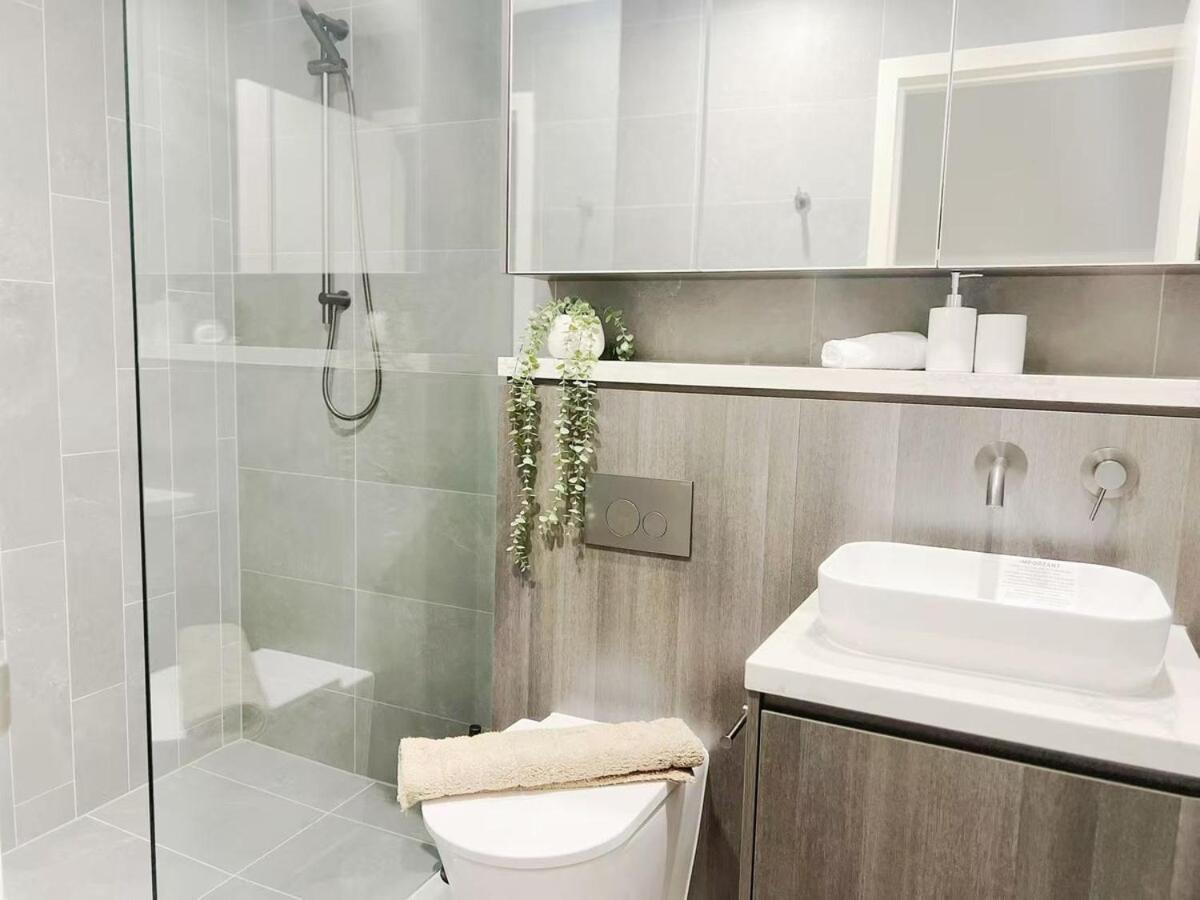 Apartment Luxury Poolside 2 Bedroom Apt In Olympic Park