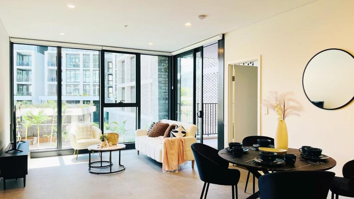 Luxury Poolside 2 Bedroom Apt In Olympic Park Apartment *