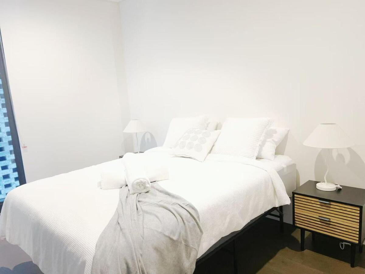 Apartment Luxury Poolside 2 Bedroom Apt In Olympic Park Sydney