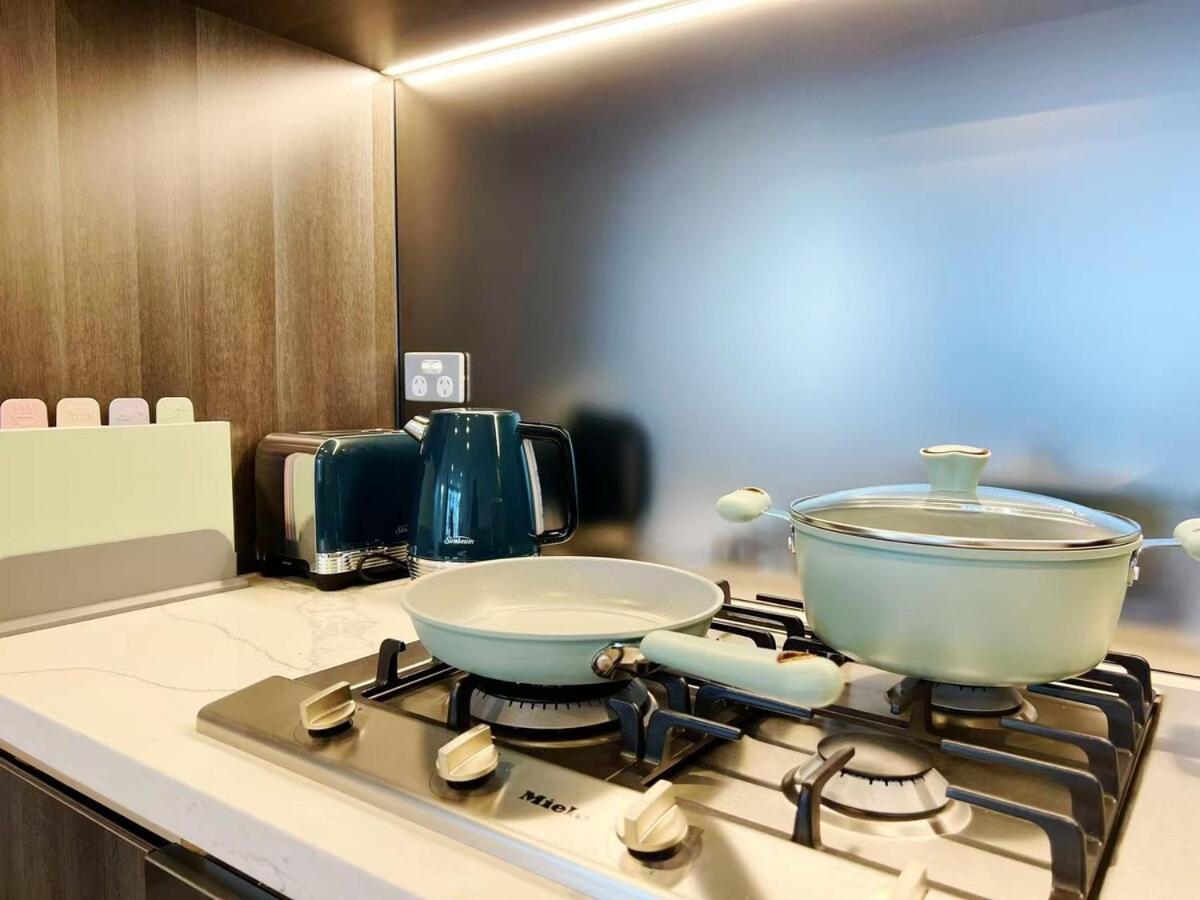 Apartment Luxury Poolside 2 Bedroom Apt In Olympic Park