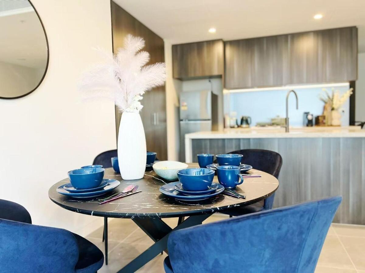 Luxury Poolside 2 Bedroom Apt In Olympic Park Apartment *