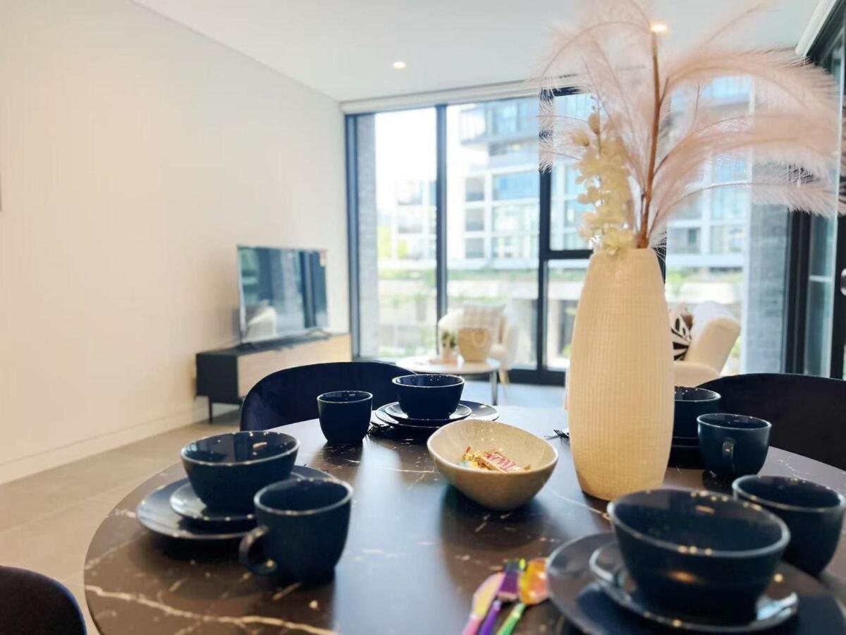 Apartment Luxury Poolside 2 Bedroom Apt In Olympic Park