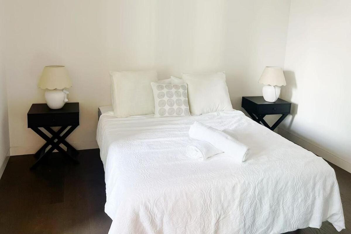 Luxury Poolside 2 Bedroom Apt In Olympic Park Apartment *