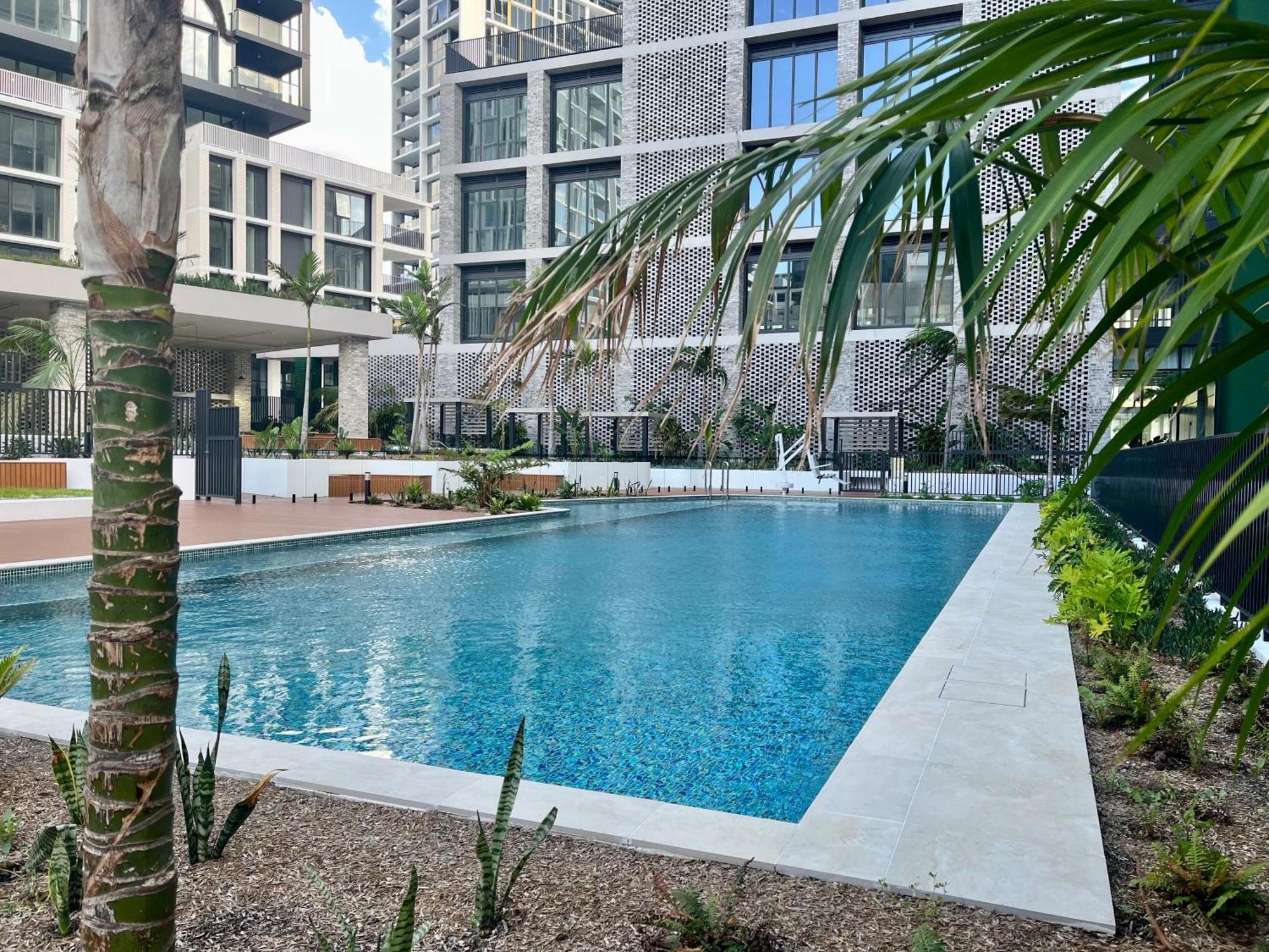 Apartment Luxury Poolside 2 Bedroom Apt In Olympic Park *